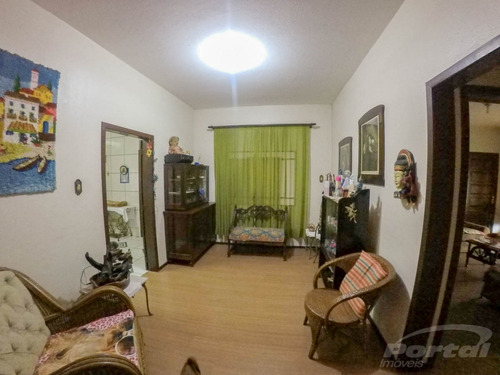 Casa De Alvenaria No Bairro Valparaíso, Contendo 3 Dormitórios, Sendo 1 Suíte, Sala , Cozinha, Banheiro Social, Área De Serviço, Garagem, Portão Eletrônico, Piso Laminado De Madeira, Piso Cerâmico, A