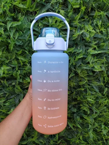 La botella que conseguirá que bebas dos litros de agua al día