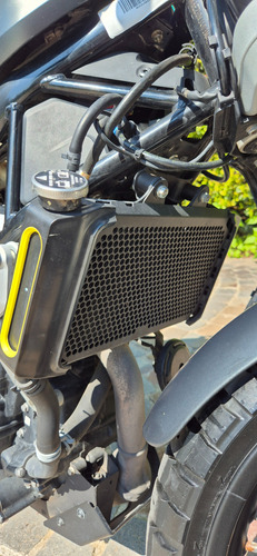 Husqvarna Svartpilen 401 Unico Dueño