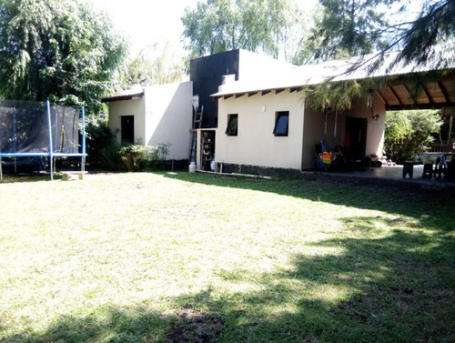 Quinta En Venta - 2 Dormitorios 1 Baño - 1,000 Mts2 - Barrio El Rodeo