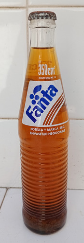 Antigua Botella Fanta Llena Colección O Decoración (Usado)