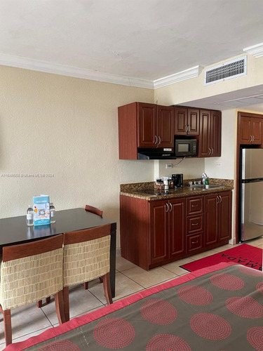 Departamento En Venta - 1 Dormitorio 1 Baño - Cochera - Miami, Florida