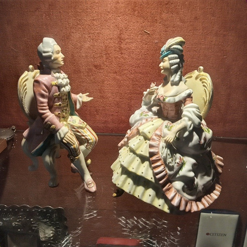 Par De Figuras Porcelana Estatuillas Antiguas Dama Caballero (Usado)