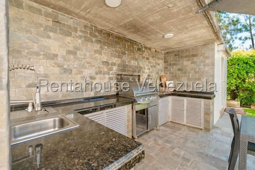 Bella Casa Moderna Con Jardín En Calle Cerrada En Venta La Lagunita Country Club I