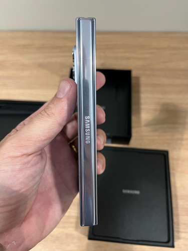Galaxy Z Fold5 hasta 2025, color azul claro