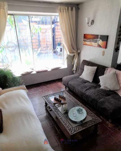 Casa En Venta De 3 Dorm. En Ñuñoa