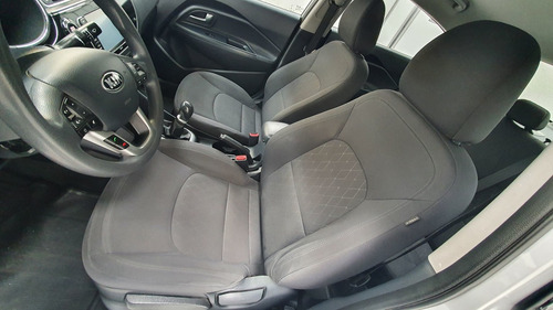 Imagen 12 de 15 de Kia Rio 2017 1.6 Sedan Ex Mt