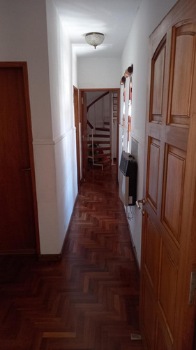 Hermosa Casa 4 Dormit, Pileta Con Caldera, Quincho, Baño Con Jacuzzi. B° Villa Cabrera