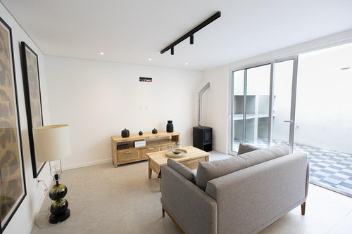 Venta Casa Duplex De Dos Dormitorios Con Dos Baños C/ Renta, En Tres Cruces