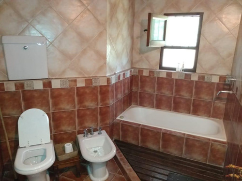 Casa En Venta - 3 Dormitorios 2 Baños 2 Cocheras - 4392 Mts2 - Abasto