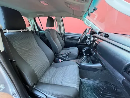 Toyota Hilux 2.7 Cabina Doble Sr Mt