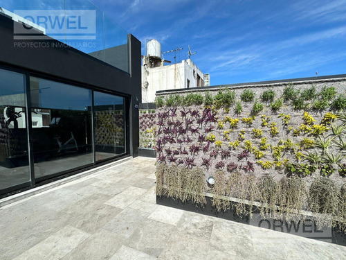 Monoambiente Con Patio En Palermo Holywood. Amenities. Ubicacion 10. Luminoso. Seg. 24 Hs.