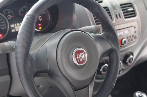 Imagem 2 de 15 de Fiat Grand Siena Essence 1.6 Flex 16v
