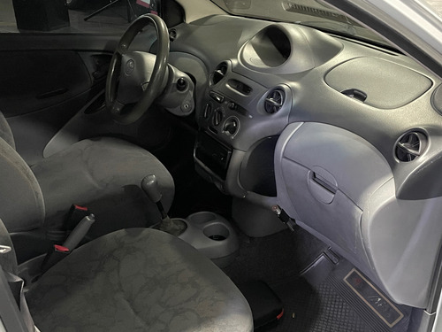 Toyota Yaris 2001 Sinc.