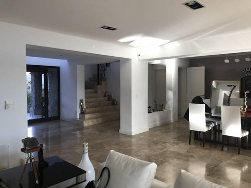 Imagen 7 de 30 de Nordelta | El Golf - Exclusiva Casa En Venta Impecable Vista Al Lago.