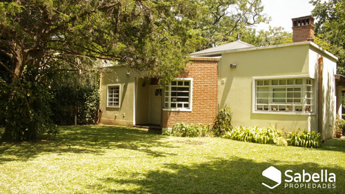 Venta De Casa Estilo Quinta En City Bell En La Plata