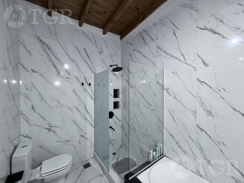 Venta De Distinguida Casa En Hurlingham