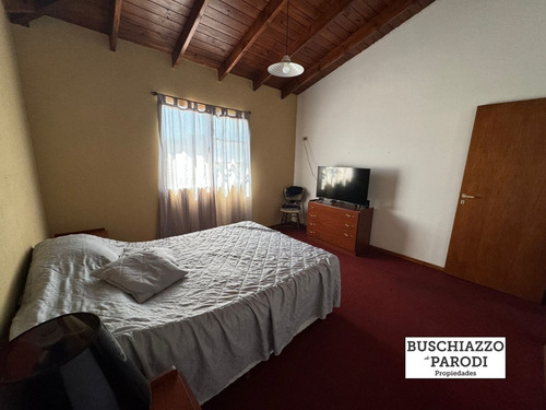 Venta Casa 5 Ambientes Dos Plantas Con Piscina / En Exaltación De La Cruz