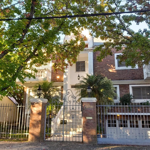 Venta Casa De Estilo 7 Amb En Zona Residencial De Martinez