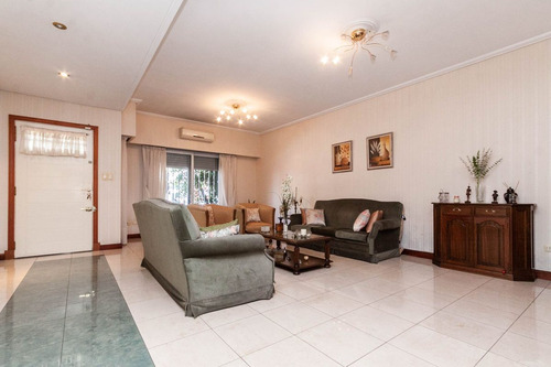 Hermoso Chalet De 5 Amb. En El Centro De Lanusita