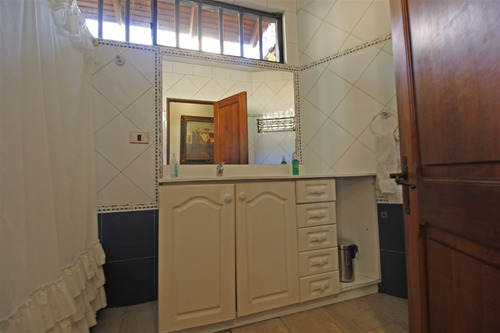 Acogedora Casa En Manquehue Oriente - La Dehesa