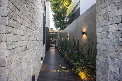 Casa De Lujo En Venta En Valle Real