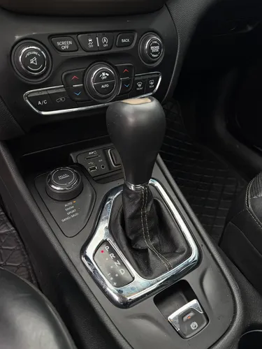 Jeep Cherokee 3.2 Longitude