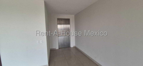 Departamento En Renta En Bosque Real, Huixquilucan Jl 25-3635.