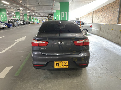 Imagen 9 de 23 de Kia Rio Summa