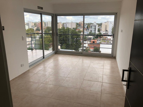 Departamento En Venta 2 Amb Con Cochera-saenz Peña