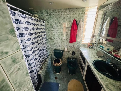 Se Vende Apartamento En El Paraiso 25-22107
