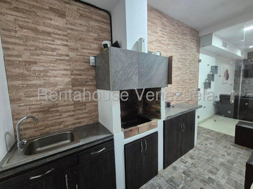 Fredxia Castillo Vende Hermosa Casa Remodelada En Urbanismo Privado De La Mata, Cabudare # 25-10169