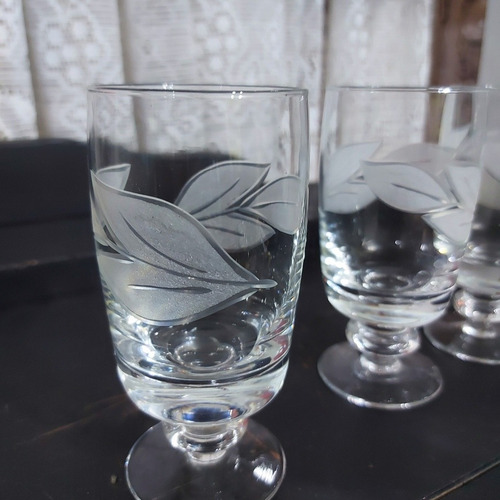 Imagem 5 de 9 de Taça Cristal Lapidado Jateado Fundo Grosso Com 4