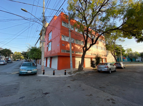 Local Con Posibilidad De Subdividir En 2-4 Pequeños Locales
