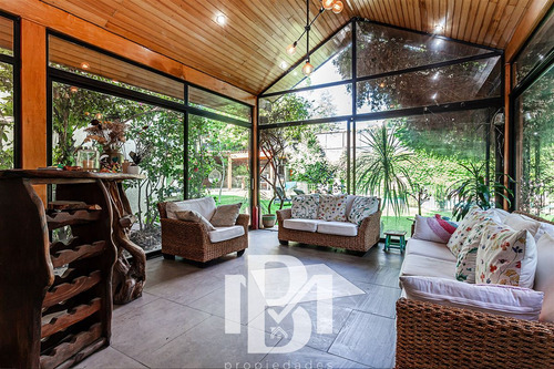 Casa En Venta De 6 Dorm. En Las Condes