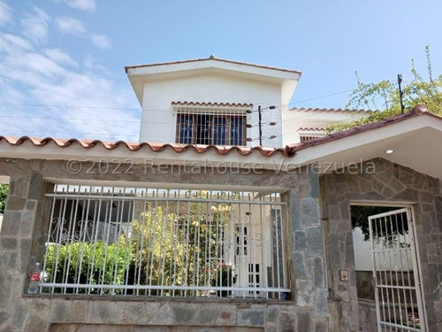 Casa En Venta La Trigaleña Valencia Amplia Con Patio Anra 24-11776