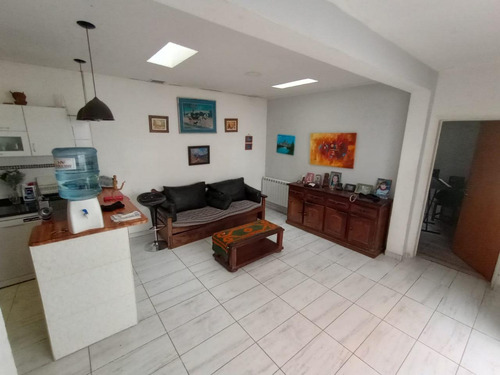 Casa De 4 Ambientes Y Consultorio U Oficina En Venta En Lomas Oeste, Cochera Y Terraza Con Parrilla