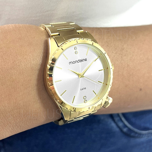 Relógio De Pulso Mondaine Com Corria De Aço Inoxidável Cor Dourado - Fondo Branco
