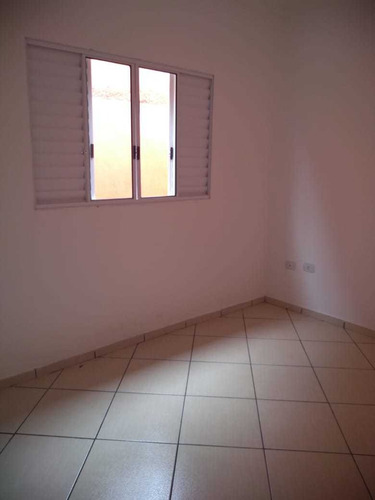 Imagem 3 de 14 de 956 Casa 2 Quartos, 1 Suíte, Sala, 2 Banheiros, 2 Vagas