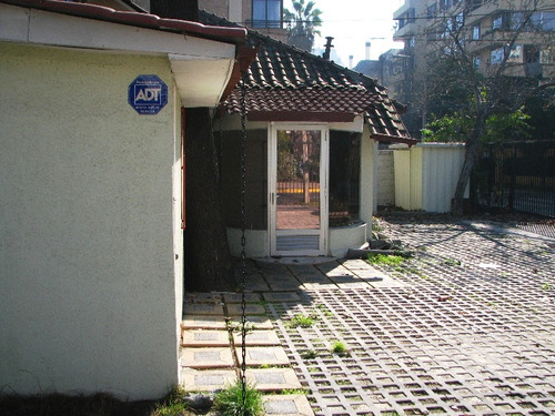 Casa Esquina. Un Piso. Apta Oficinas, Cafe De Barrio, Otros