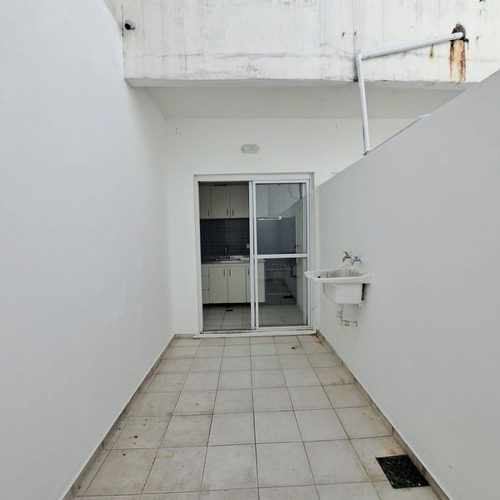 Venta Ph 2amb Con 2 Patios, Sin Expensas, Flores