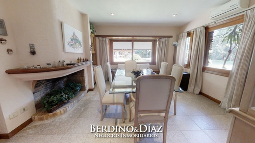 Preciosa Mansión En Exclusivo Barrio Beverly Hills- Ref: 326