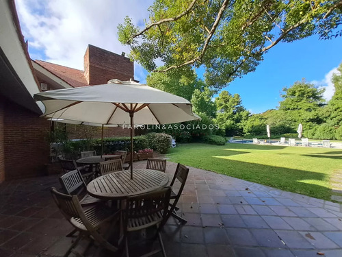 Casa De Gran Tamaño En Venta En Zona Del Golf, Punta Del Este.