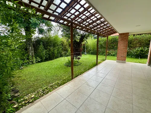 Casa En Arriendo En Loma Benedictinos. Cod A776027