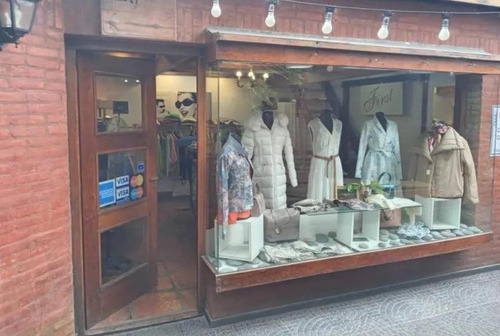 Local En Shopping Down Town