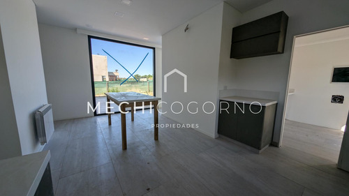 Casa En Venta En Dos Plantas 4 Habitaciones Pileta Perimetral