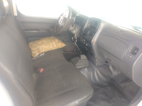 Imagen 8 de 14 de Nissan Np300 2.5 Tdi Pick-up Ac 4x4 Mt