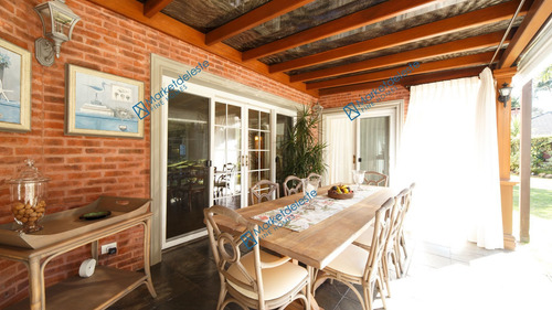 Tudor Style - Mansa