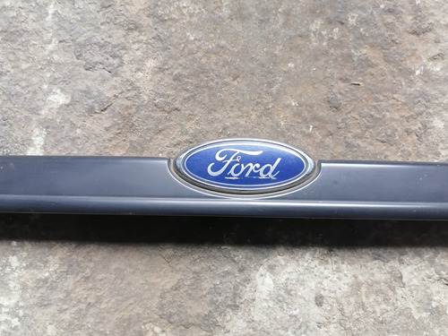 Platina Embellecedor De Maleta Ford Focus Sedan 