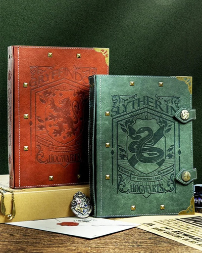 Carpeta/libreta Harry Potter Tipo Piel Escudos Hogwarts Grab Verde Musgo